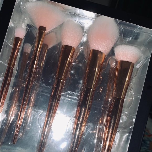 Artistry Pro Brush Set by: Jasmine La Belle - Picture 7 of 8